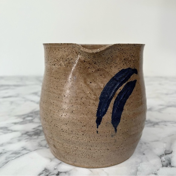 Vintage studio signed Suzanne pottery pitcher blue primitive - Picture 4 of 11